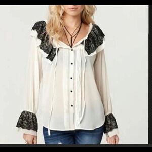 **NEW Andrew Charles Ruffle Lace Blouse
